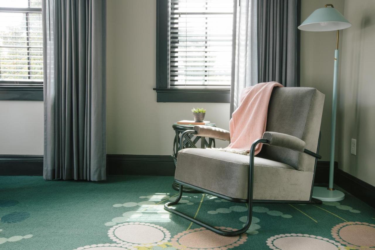 Clermont Atlanta, By Oliver 4*